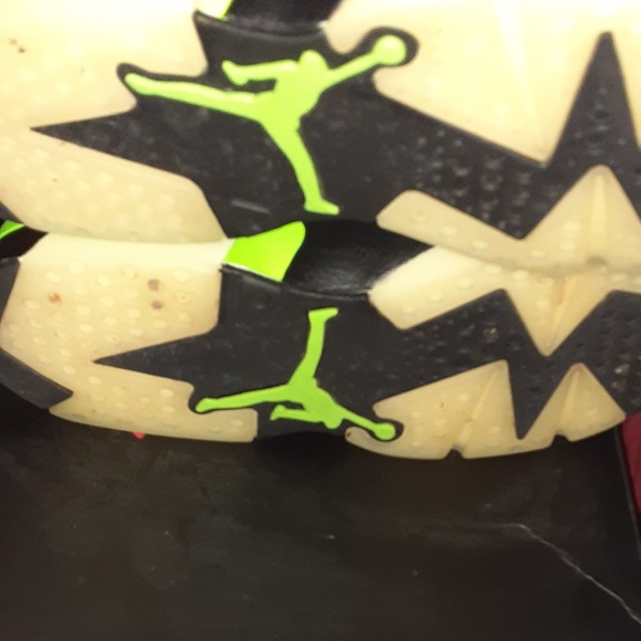 Air Jordan 6 Retro | 9 | Black, Electric Green - Picture 7 of 10